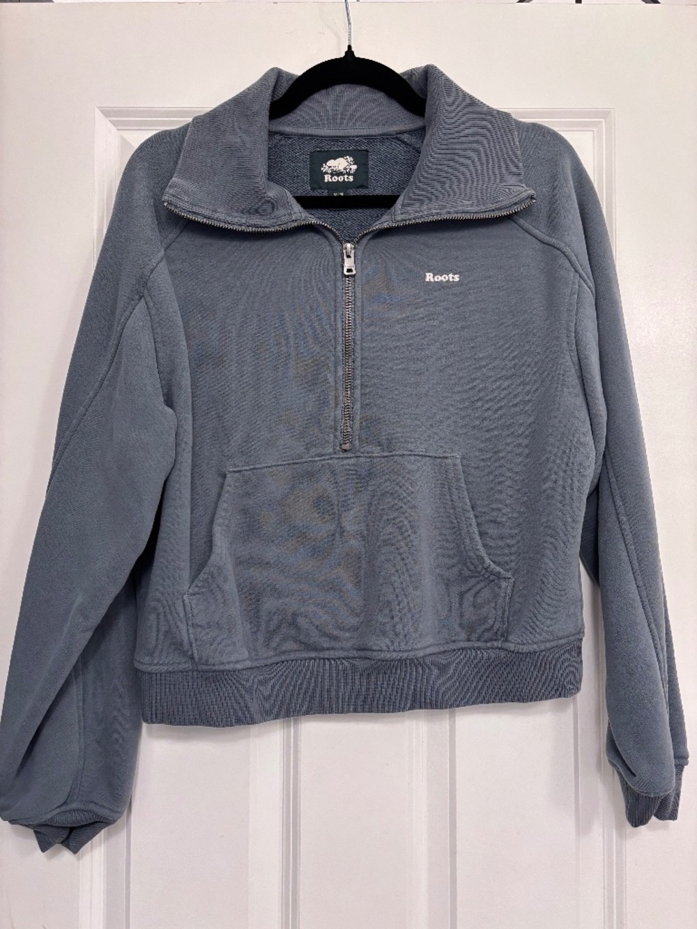 Roots Canada smokey blue cropped half zip pullover size Medium